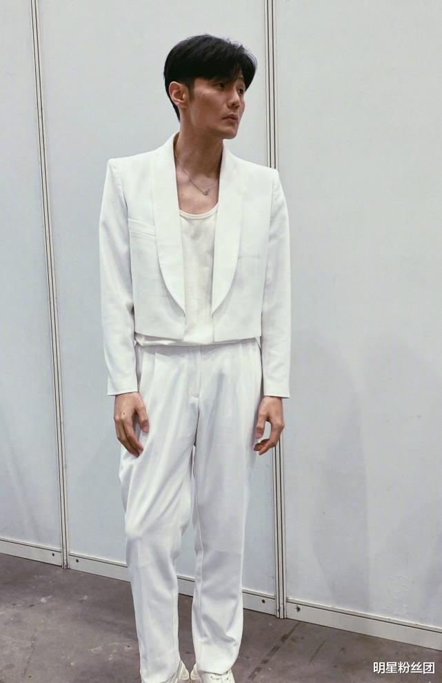 李荣浩|新歌只有九个字？要换成别人，估计就被全网嘲了