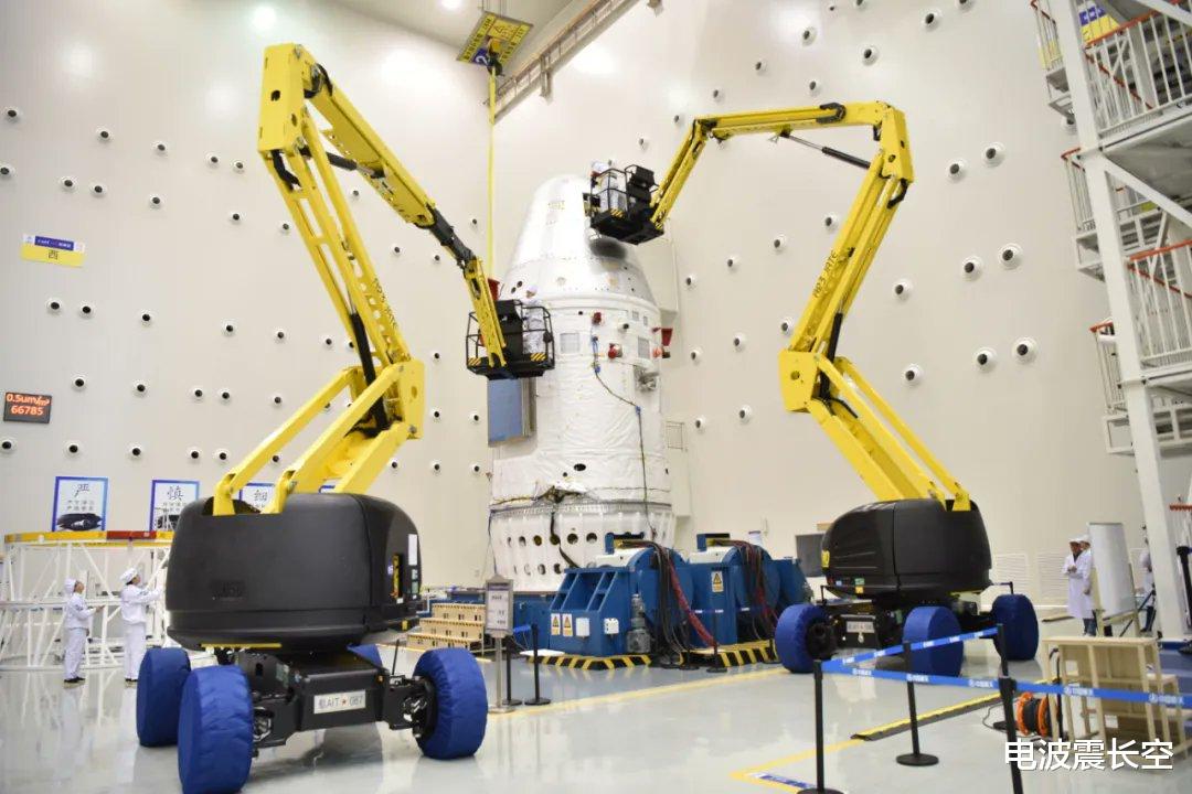 『空间站』长征5B首发成功!新一代太空快递船露面,2年后送货直达空间站