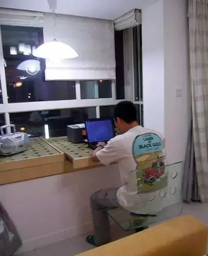 卧室兼书房，手把手教你将飘窗改书桌，一学就会超简单