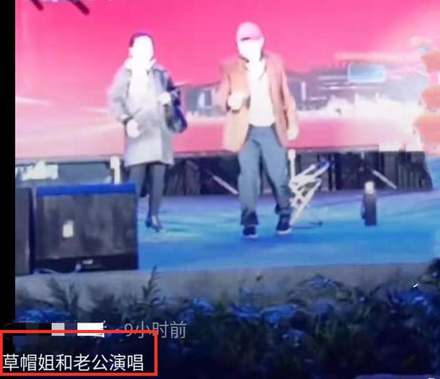 毕福剑|毕福剑献唱助农晚会！与美女插科打诨宝刀未老，观众冒雨撑伞捧场