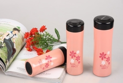 保温杯里的水第二天还能喝吗？隔夜水喝了会怎样