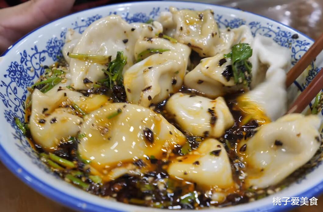 饺子|饺子馆每天煮一百多碗饺子，老顾客掐着点来，打工人：我吃不起！