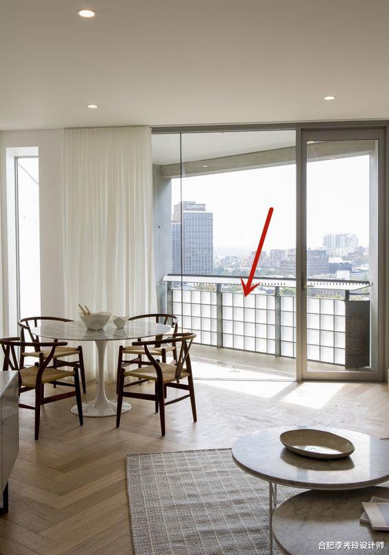 【】谁能想的到，玻璃砖代替不锈钢护栏，直接用来封阳台！整栋楼我家光线最好