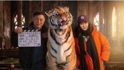 叶蓓|曾志伟与范伟聚餐照流出,曾志伟主动给全屋人敬酒,被指太卑微?