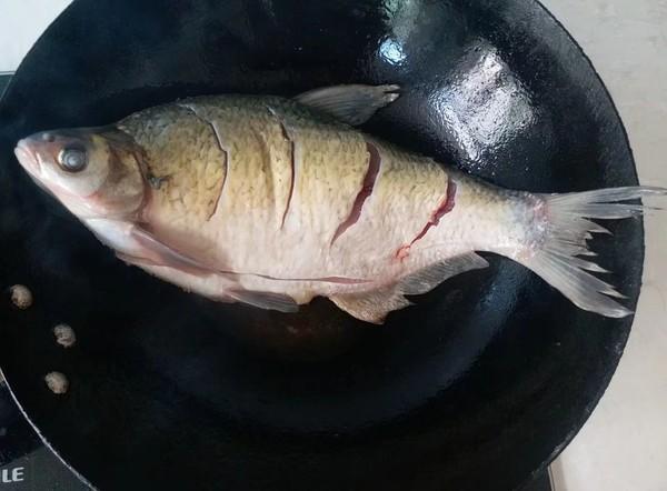 鳊鱼|鱼刺卡在喉咙里，可以不喝醋了，教你1个妙招，让鱼刺自己跑出来