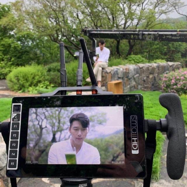 宋慧乔：与玄彬真复合了？网友扒出宋慧乔戴含两人首字母项链并晒同场景照