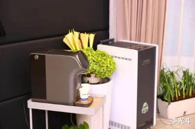 [直播带货]从李佳琦到罗永浩：全民直播带货的十字路口