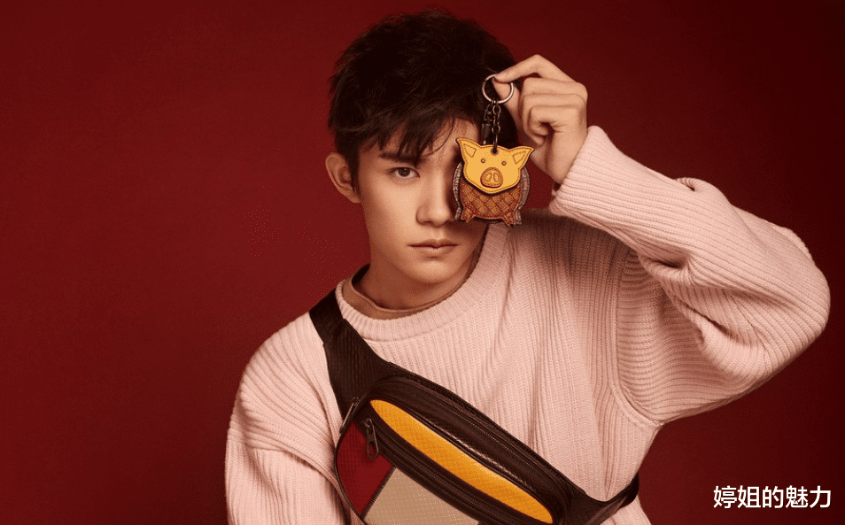 『易烊千玺』易烊千玺凭借一部《少年的你》，摘取金像奖影帝的桂冠