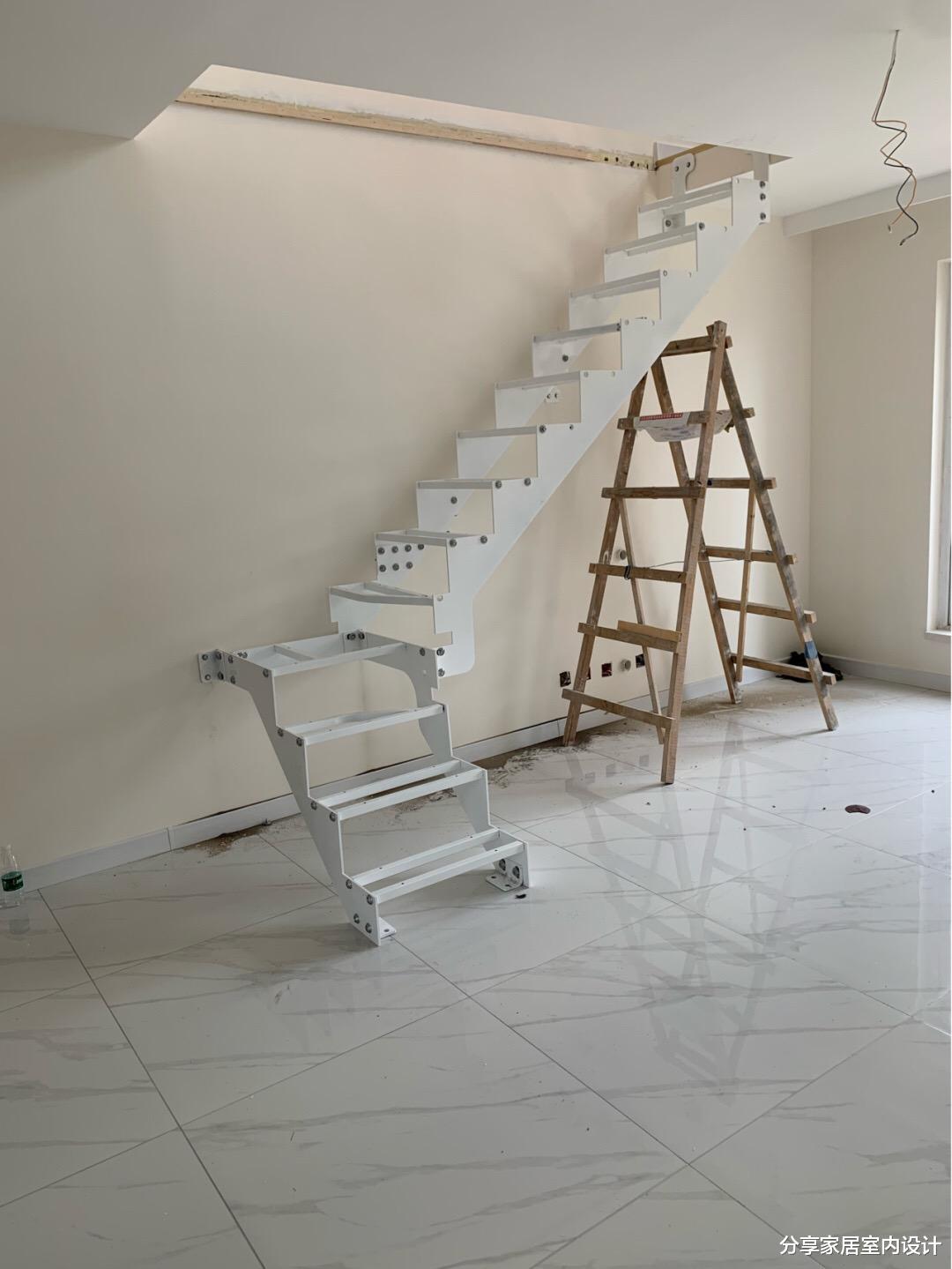 |复式楼的小家终于完工，效果还不错，楼梯这样设计真心喜欢，羡慕