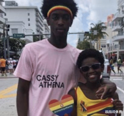 「」审美堪比哈登!小詹交往13岁女友!没想到你是这样的布朗尼!