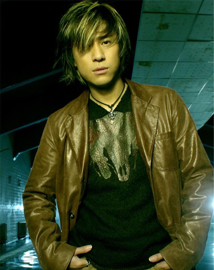 解晓东|连登14次春晚，生意失败患抑郁，妻子不离不弃用舞蹈治愈他