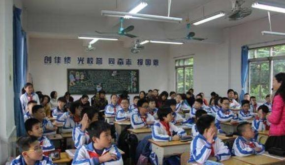 |为何学生都穿着校服，老师还能知道其“家境”如何？3点掩盖不住