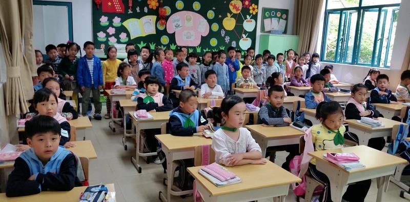 []老教师不喜欢用多媒体教学，新教师却情有独钟，这是为何？