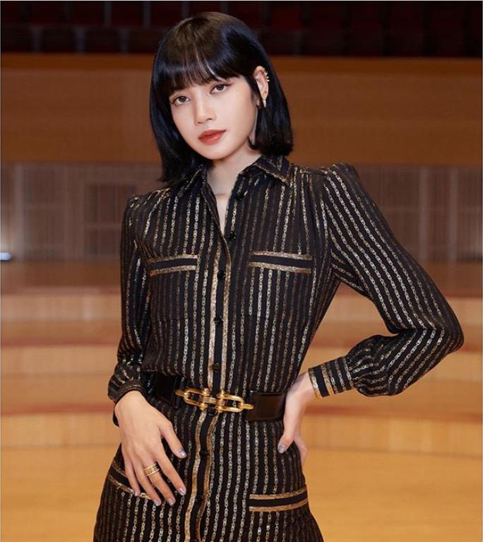 lisa：BLACKPINK新歌人气旺！人间芭比LISA舞技体态满满能量，气场全开