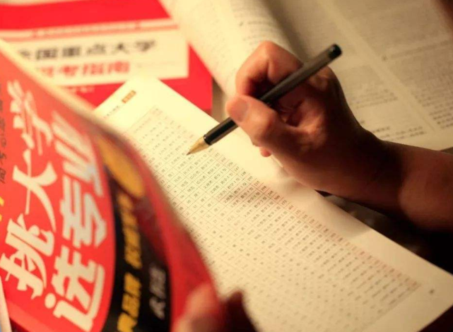 填报志愿|高考成绩在300-400分，如何填报志愿？专家给出4点建议