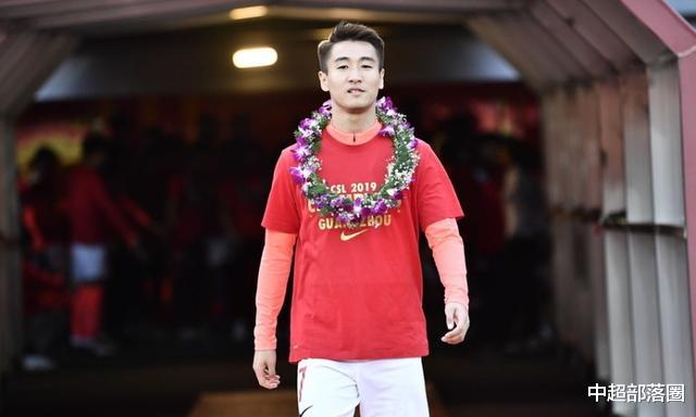 【韦世豪】恭喜!25岁本土锋霸疯狂爆发,新赛季留在恒大,拒绝成归化牺牲品