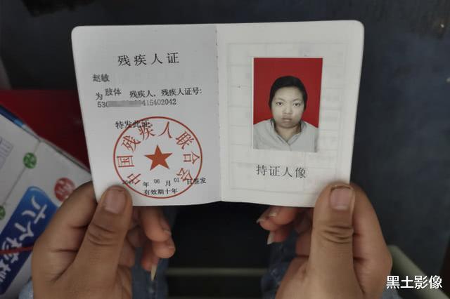 『陕西』媳妇熬不住寂寞外出打工跟了有钱人,他把残疾女儿养大自己却倒下了