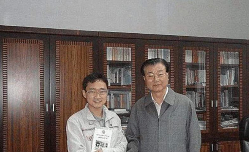 「高考作文」他用甲骨文写高考作文，名校破格录取，教授培养他两年后无奈辞职