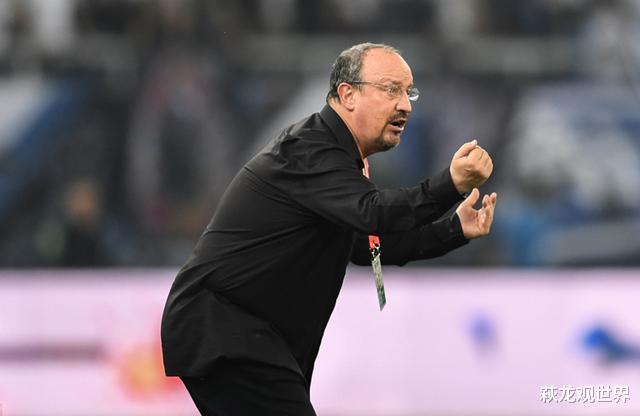 秦升：贝尼特斯为何坚决剔除秦升？用球杆暴打队友的“足坛坏小子”：我和他不合拍