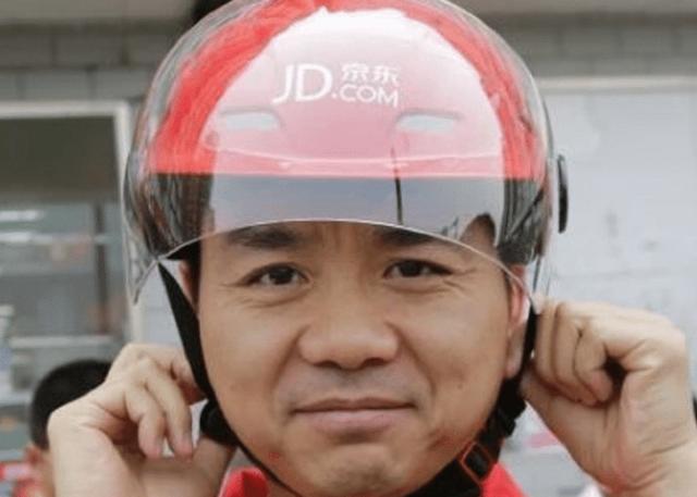 |刘强东说干5年买房，那最早进入京东的第一位快递小哥，后来如何