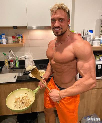 「碳水化合物」增肌增重要保证″碳水″摄入，减脂减重的人，一定要控制″碳水″摄入