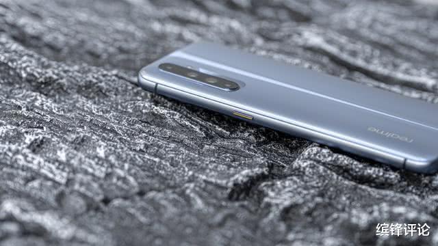 realme@realme10点正式官宣，其全球用户数，已突破3500万！