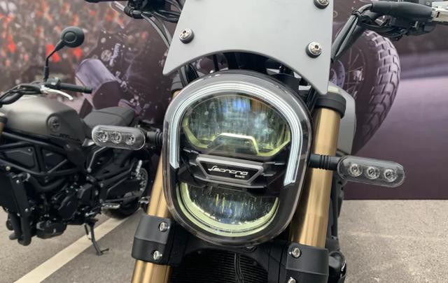 贝纳利|5.58万起！贝纳利幼狮800售价公布，标配Brembo卡钳和滑动离合