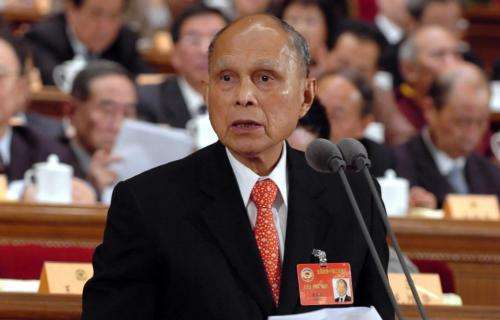 霍英东|霍英东去世享受国葬待遇，何鸿燊为何没有？仅凭第一条赌王就输了