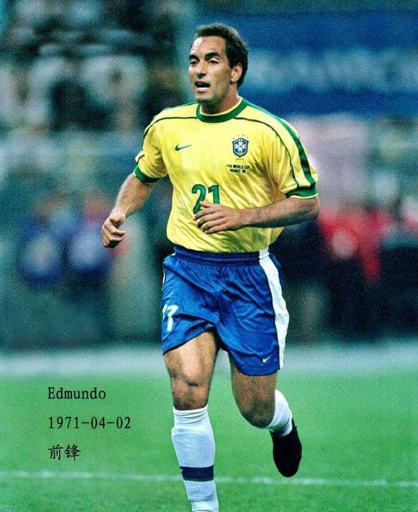 特维斯▲他是足坛最著名野兽，场上才华横溢场下超级混蛋，因工资低拒绝皇马！