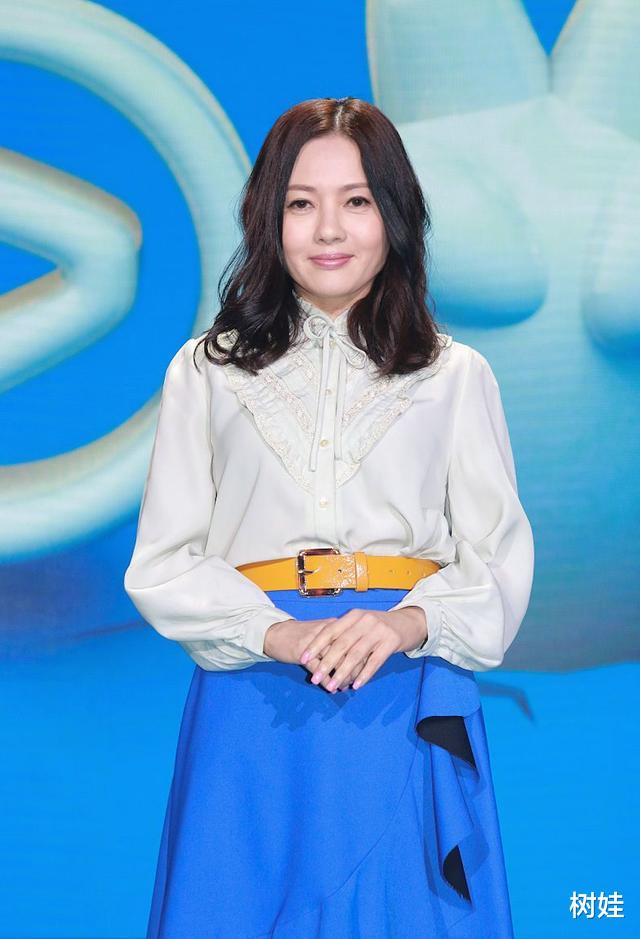 李丽珍@54岁李丽珍自掏腰包花千万为女儿买房，23岁许倚榕颜值高遗传母亲