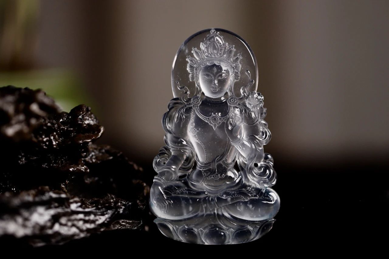 [翡翠]在选购翡翠时，是镶嵌的好还是裸石好？看完你就明白了