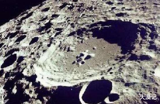 美国|月球发现飞船残骸,美国登月阴谋被揭开,科学家:人们被骗了很久