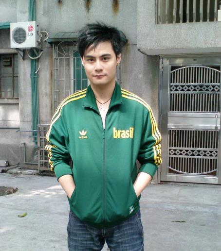 外来媳妇本地郎|珠江台《外来媳妇本地郎》洗剪吹扮演者邝祖乐，剧中的第一帅哥