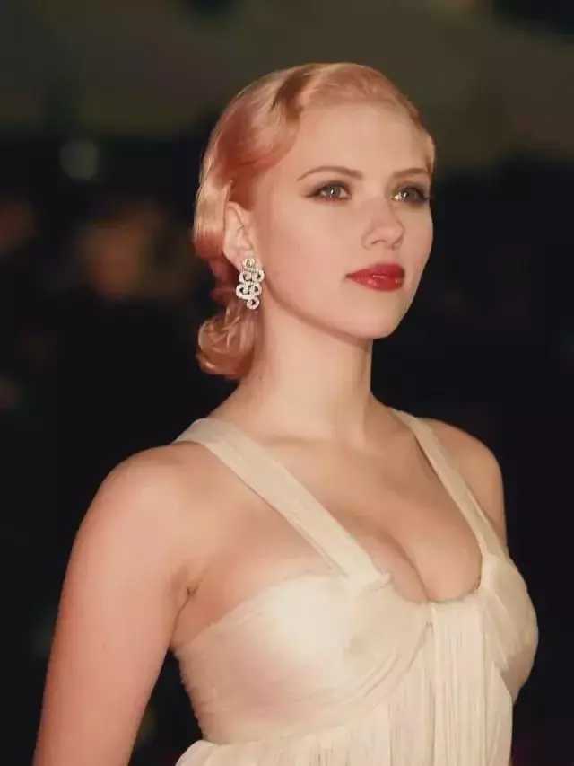 斯嘉丽·约翰逊|复仇者联盟“黑寡妇”怒胖40斤！雷神：寡姐去哪了？绿巨人：我..