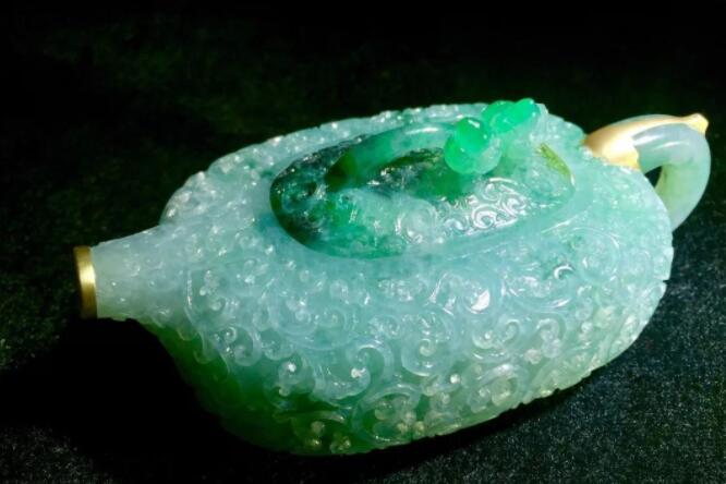 翡翠@翡翠中的另类，价格低廉却呈现满绿色，没有一点玉石透明感