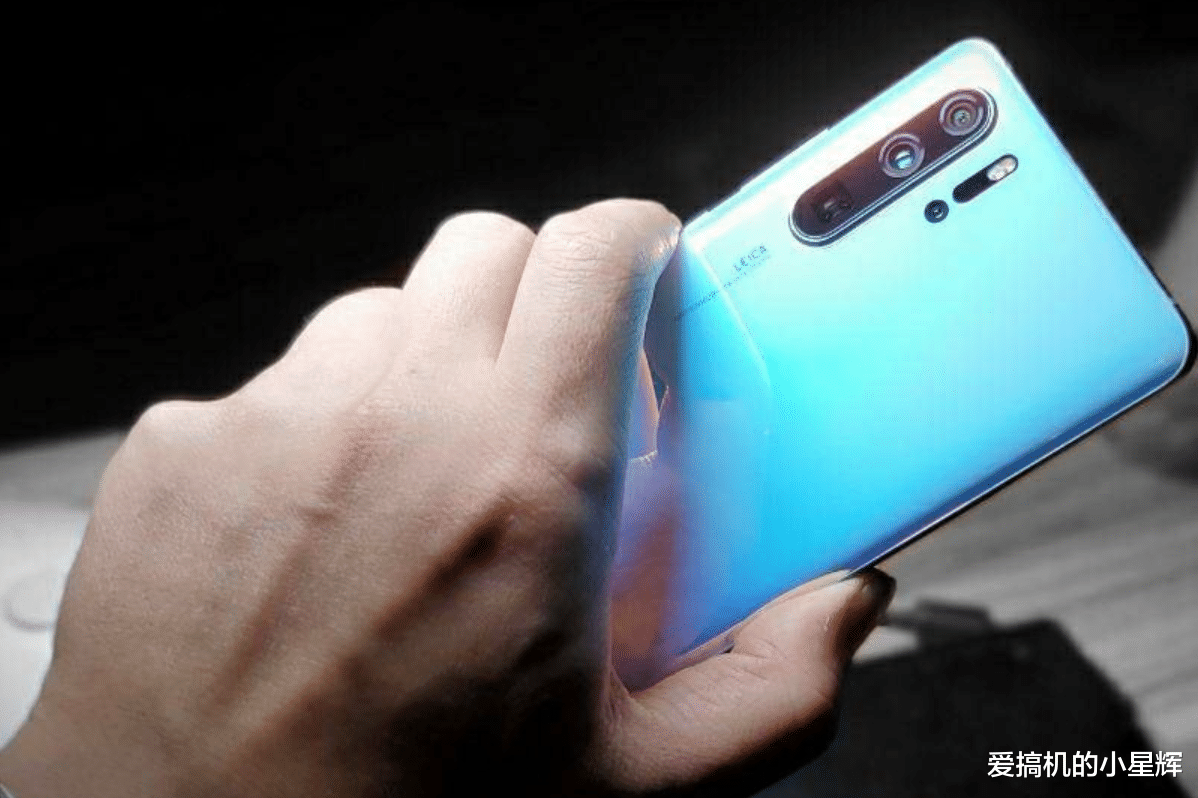 华为荣耀|顶级华为彻底跌至“退场价”,麒麟980+8+128GB仅1899,网友纠结了