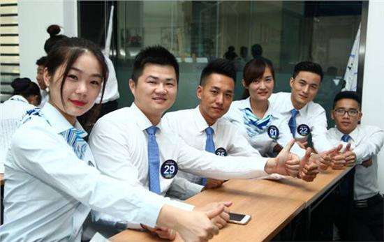 「国企」年轻人，学会跟对这三类领导，在公司才不会被领导所针对