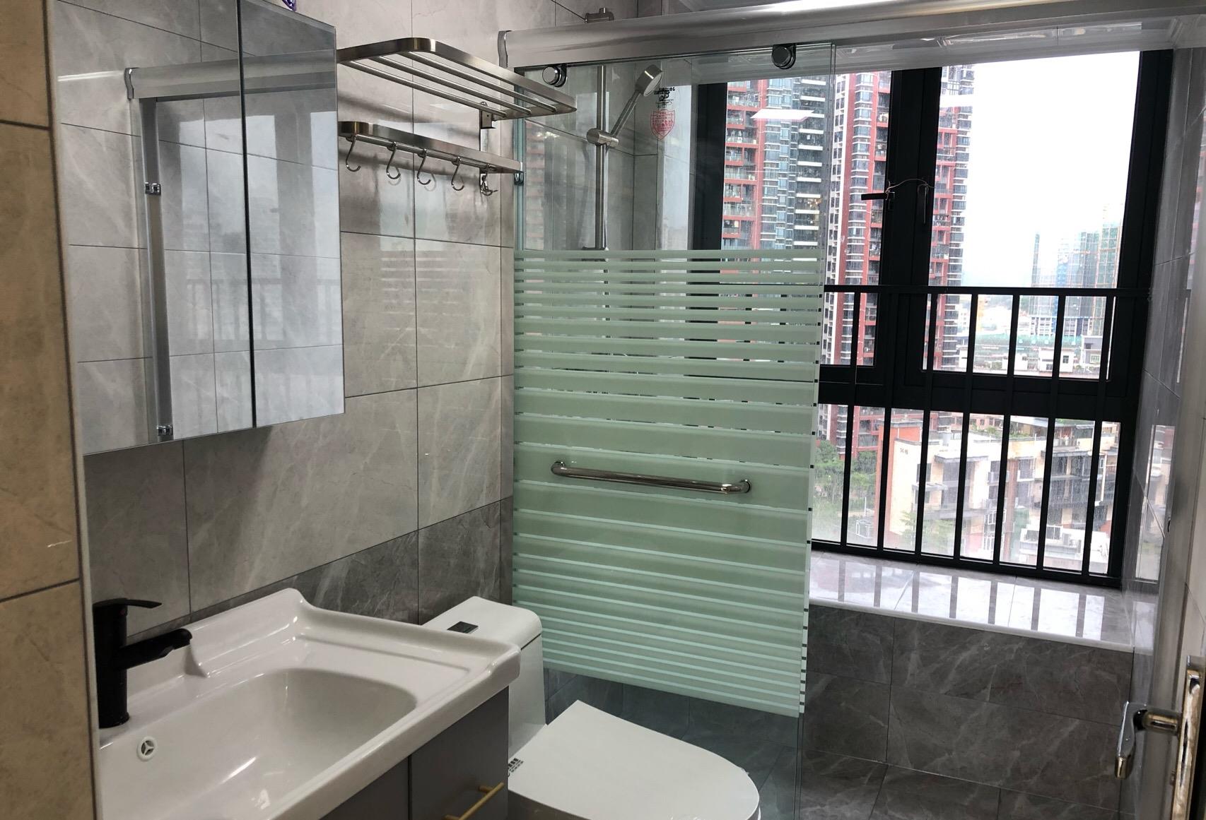 @硬装结束，还没来得及布置家具，隐形门电视墙非常喜欢，分享一下