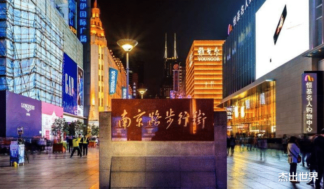 「」中国非常出名的4条步行街，每一个都繁华热闹，可尽情吃喝玩乐