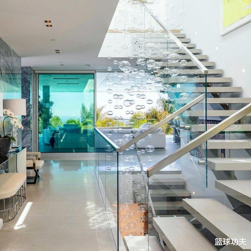 勒布朗·詹姆斯■太豪了 3.5亿豪宅，詹姆斯：这房子卖吗！球迷：浓眉哥买起来吃力！