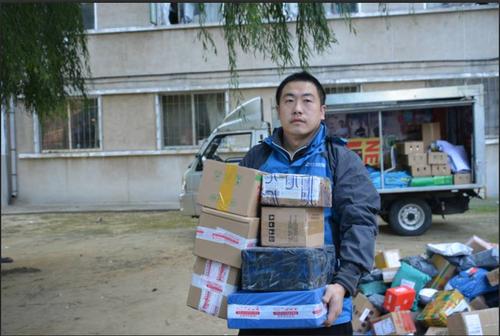 考研|中国学历最高的快递员:谭超,四战考研,收入比自己的老师还高