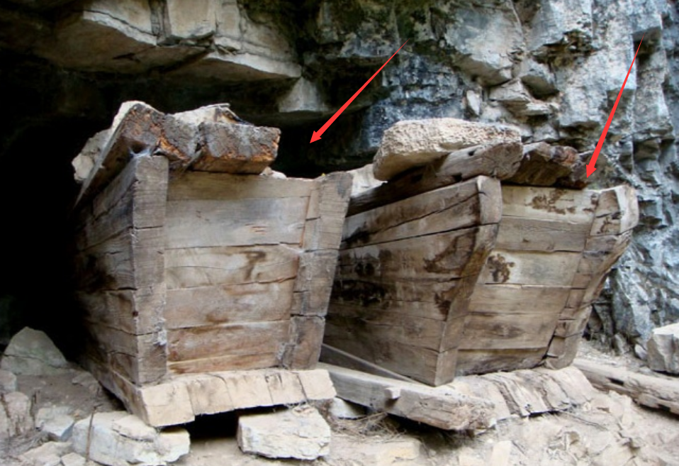 历史解密坊|山西宁武有“诡异”悬棺，游人可以从棺体的缝隙，窥视到里面东西