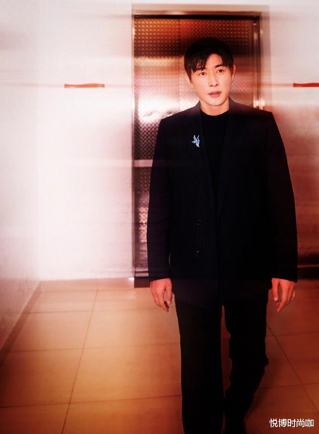 罗晋▲罗晋婚后更低调，黑色西装太禁欲，这么会撩，糖糖放心吗？