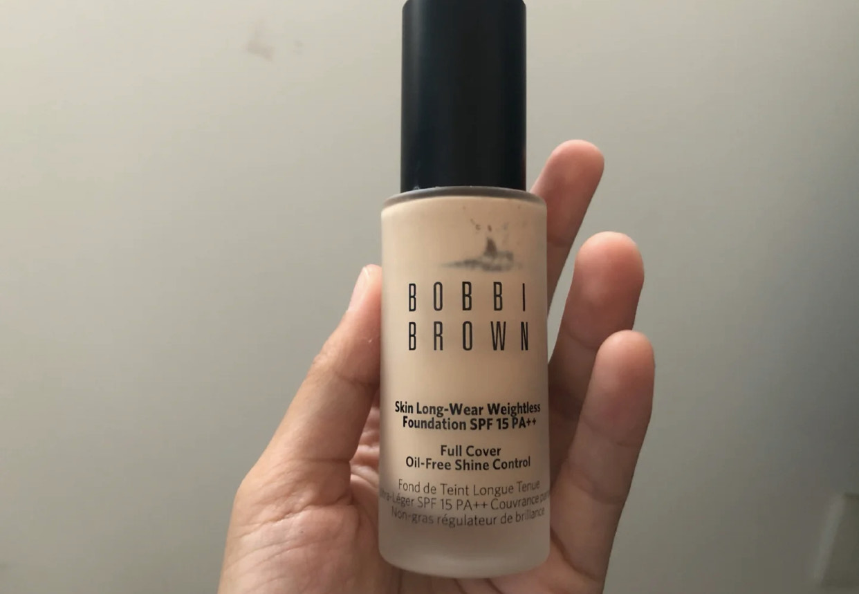 粉底液|这几瓶热门粉底液,干皮有钱也别买,都被“吹”红的,谁用谁知道