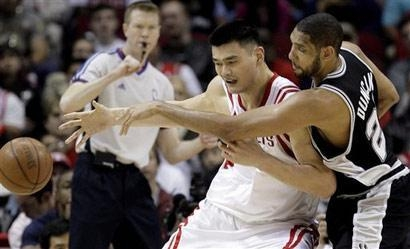 姚明■姚明和邓肯场均交手数据对比，结果有点尴尬？