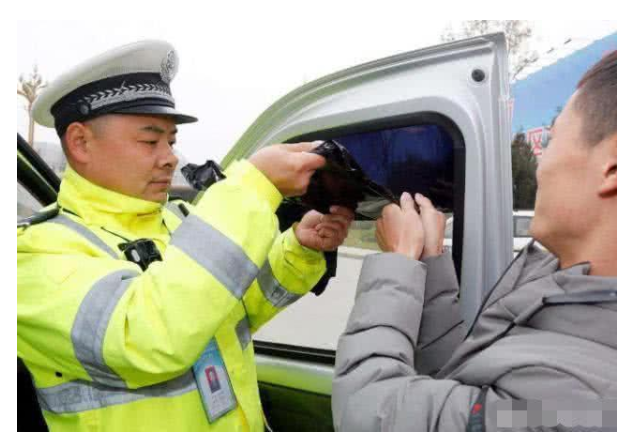 面包车|“亮窗行动”绝不手软，这3类车抓到罚200，希望没有你