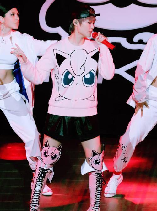 李宇春|李宇春造型遭质疑，网友留言“身为一个妈妈，求你别这样”