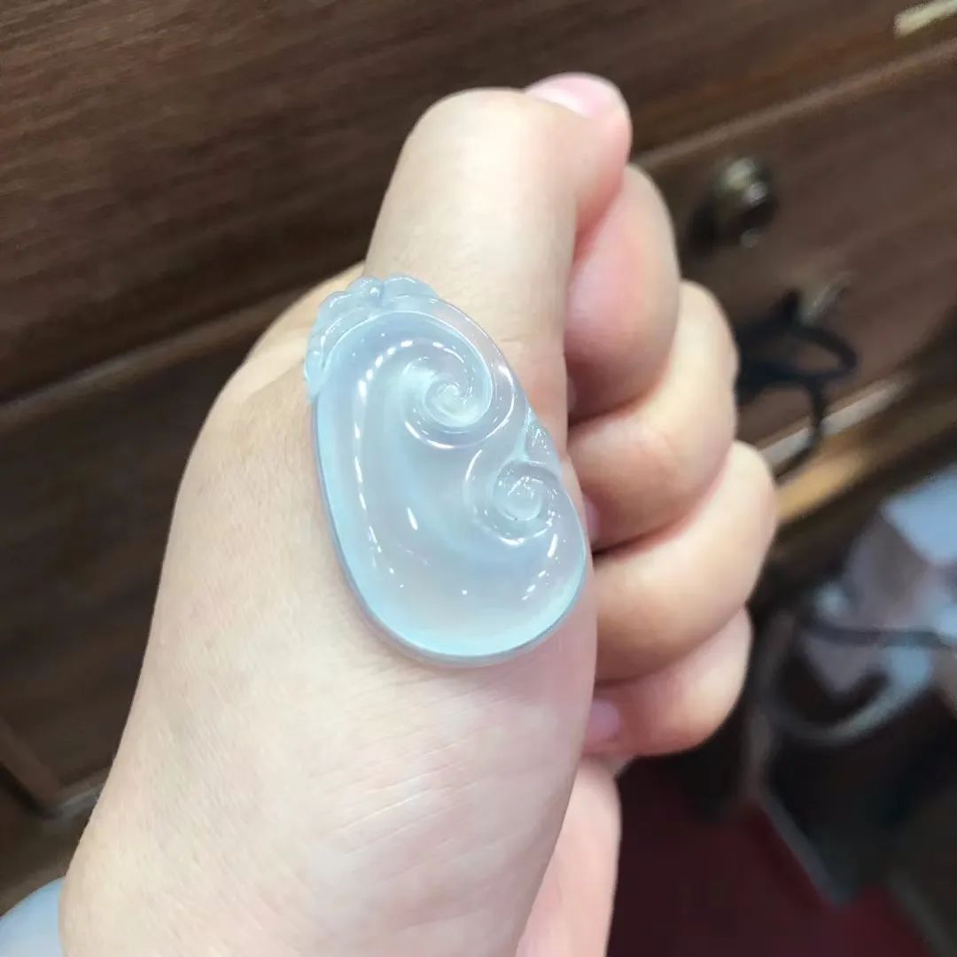 |喜欢翡翠，还要了解一件翡翠的背面