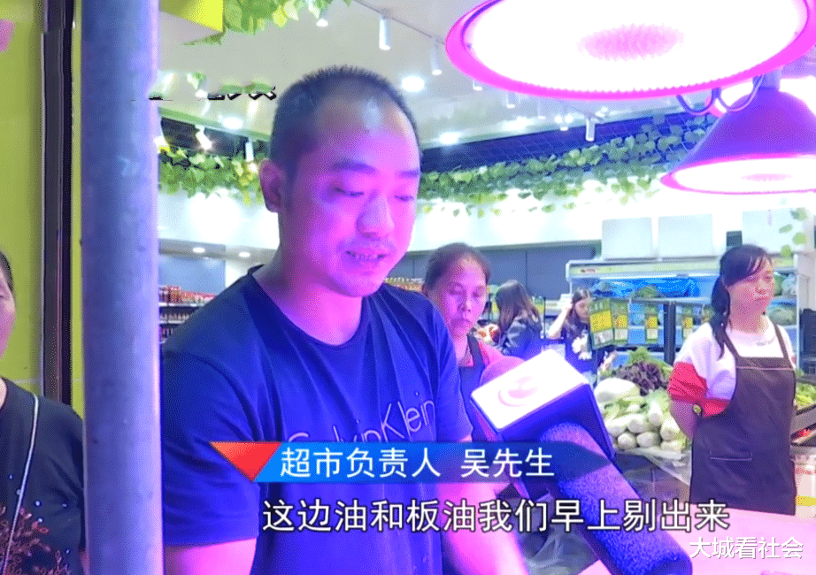 大城看社会|男子花49元买猪板油，回家发现夹带了块臭肉，商家：你自己要的