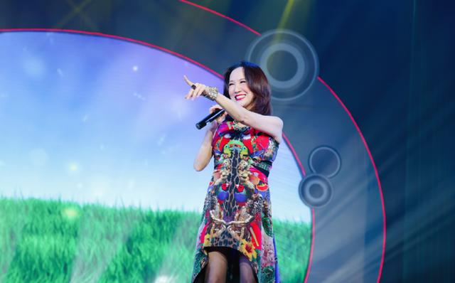 郑绪岚|歌坛天后当红时嫁美国粉丝，6年后离婚，如今回到国内靠情怀捞金